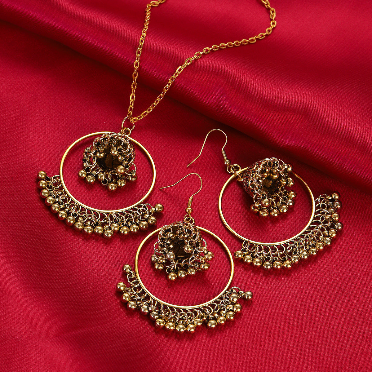 Necklace and earrings set